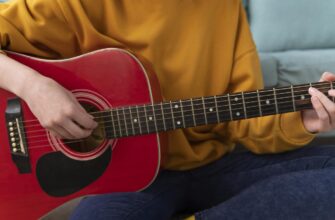 Медиатор или пальцы: как лучше играть на гитаре