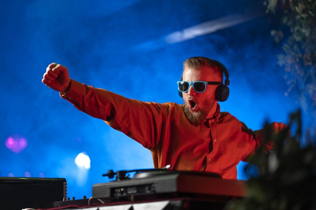 Какой DJ-контроллер купить первым и не пожалеть через месяц: 10 моделей от 3 400 до 22 700 грн, которые реально есть в Украине